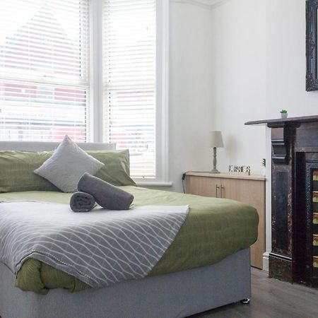 فيلا ليفربولفي Boaler House, Modern 4 Bed House With Parking Sleeps 8 المظهر الخارجي الصورة