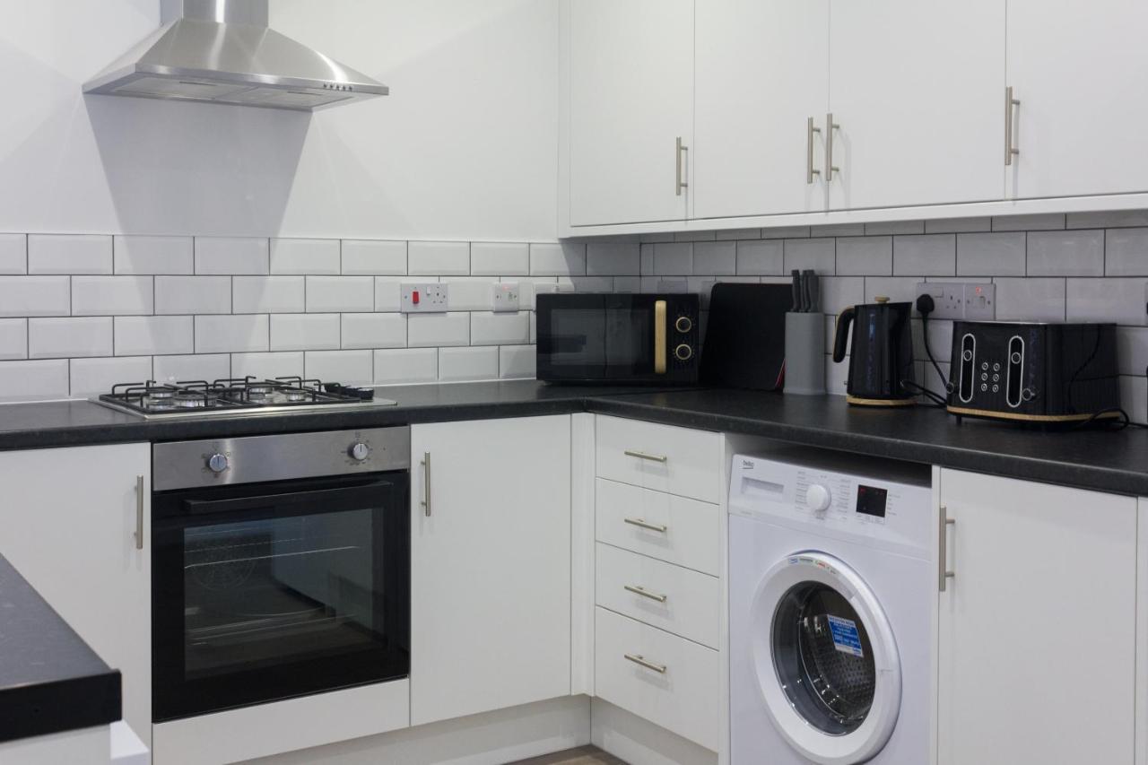 فيلا ليفربولفي Boaler House, Modern 4 Bed House With Parking Sleeps 8 المظهر الخارجي الصورة