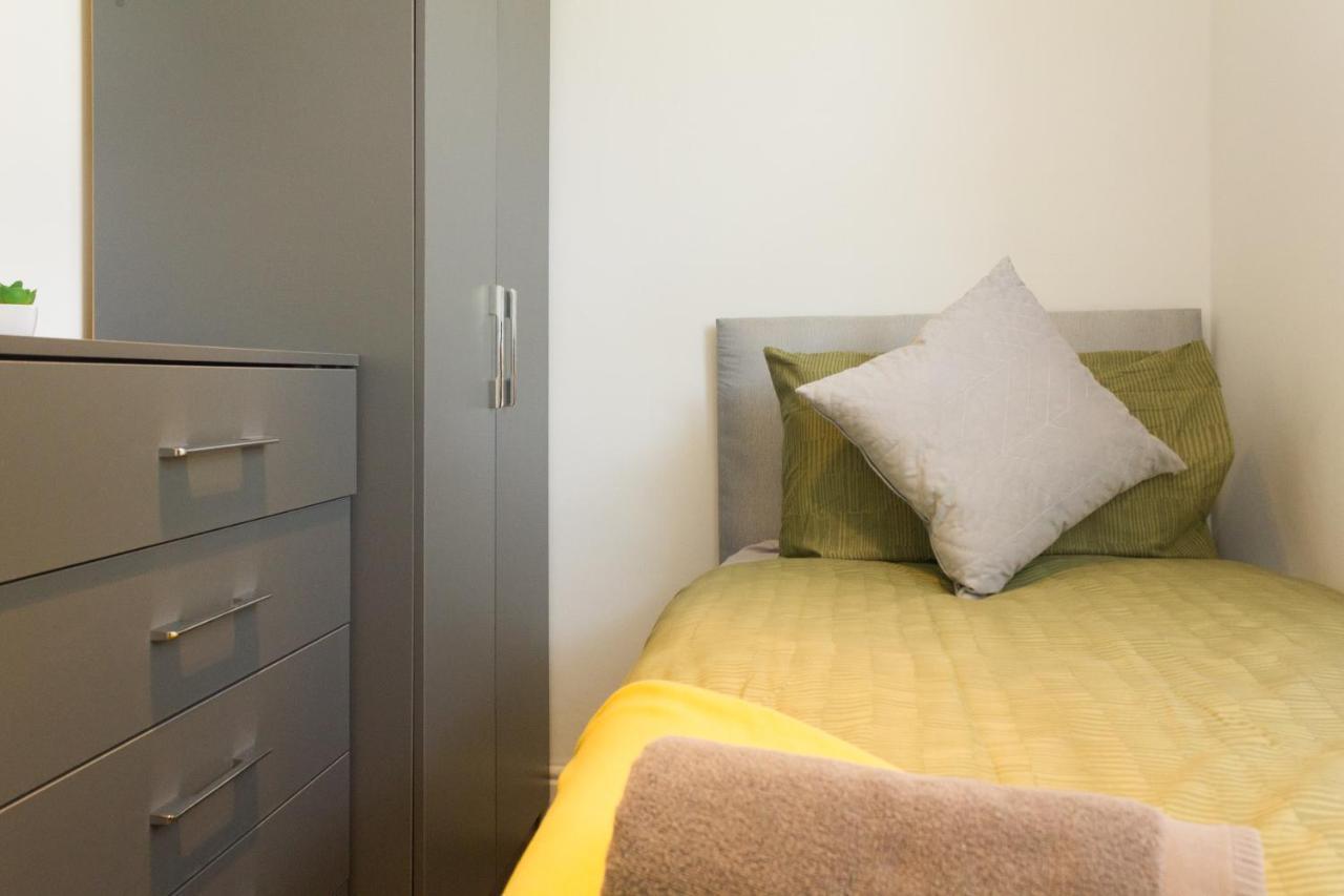 فيلا ليفربولفي Boaler House, Modern 4 Bed House With Parking Sleeps 8 المظهر الخارجي الصورة