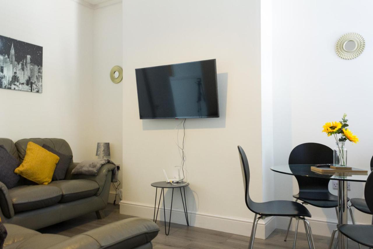 فيلا ليفربولفي Boaler House, Modern 4 Bed House With Parking Sleeps 8 المظهر الخارجي الصورة